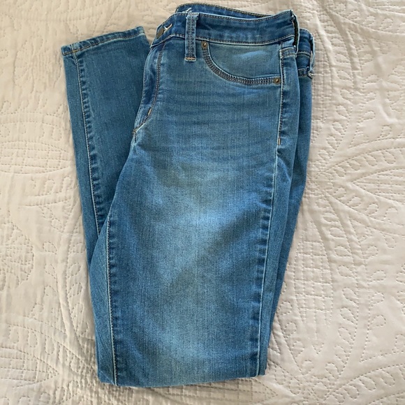 Universal Thread Denim - ‘Universal Threads’ Mid Rise Jegging